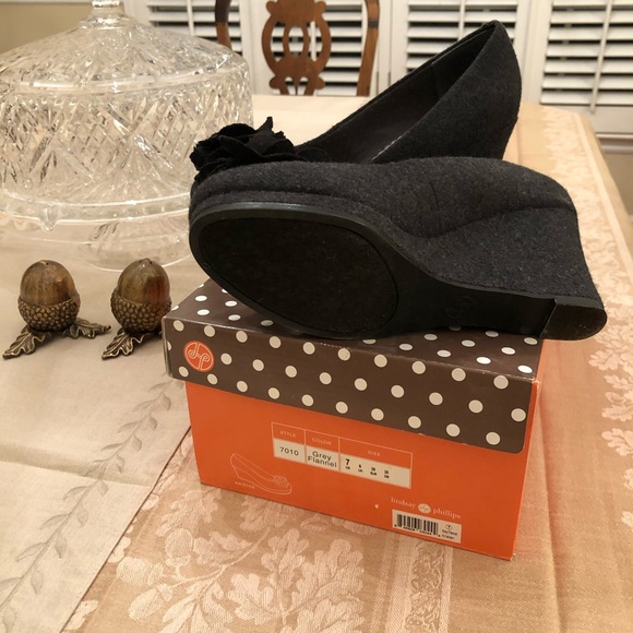 Lindsey Phillips wedges with interchangeable snaps - Picture 6 of 7